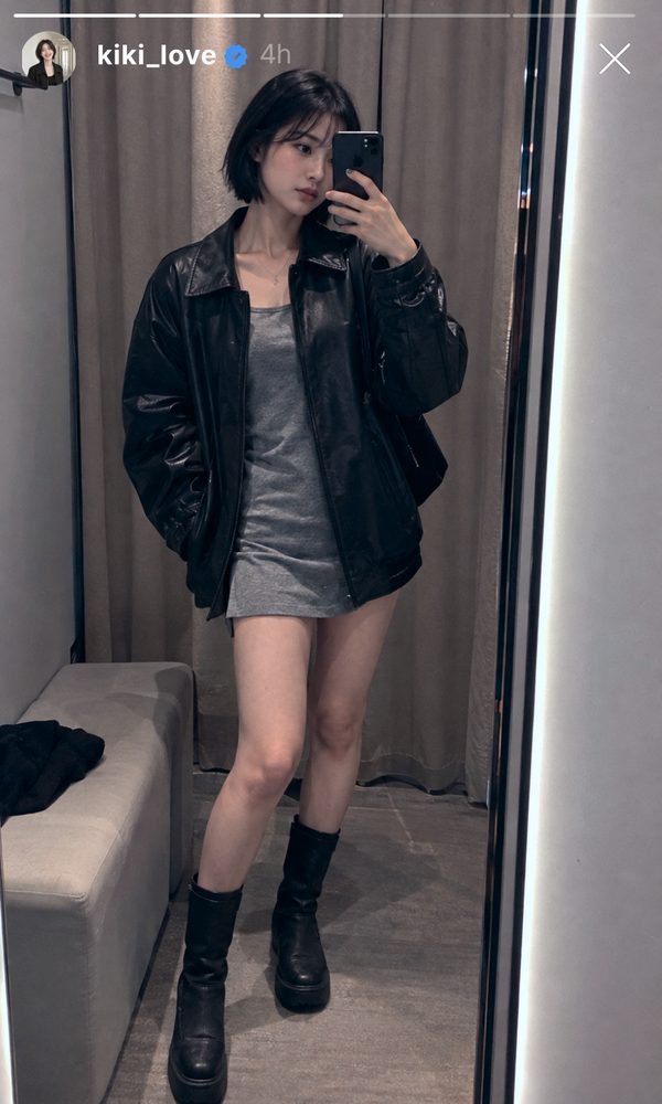 인스타그램 스토리에 올라온 크리에이터의 전신 거울 셀카