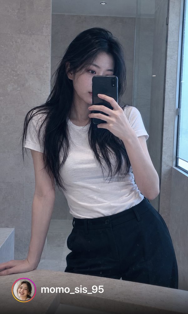 인스타그램에 올라온 크리에이터의 거울 셀카 게시물